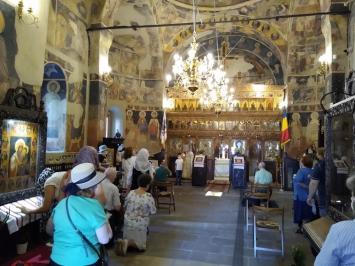 Sfânta Liturghie săvârșită în Biserica Scaune